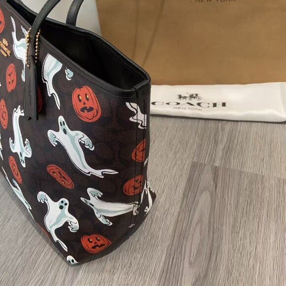 Coach Halloween Print Tote Bag, Size 33x16x29cm - Picture 6 of 9